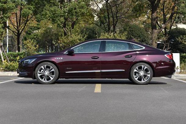 品质比肩奔驰，2.0T+9AT不到20万售价，懂它的人自然会放弃雅阁