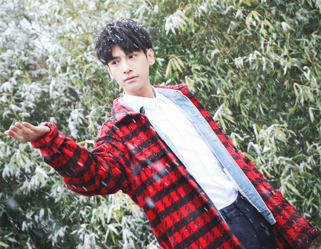 不愧是润玉,罗云熙戏里戏外都体贴,他的这一点