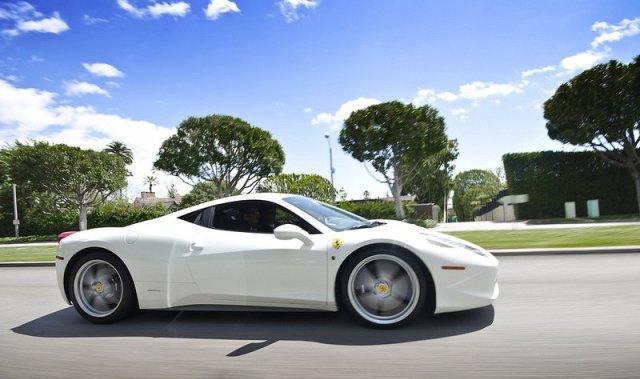 法拉利车主只踩了一脚油门, 奔驰车主瞬间低下了头!