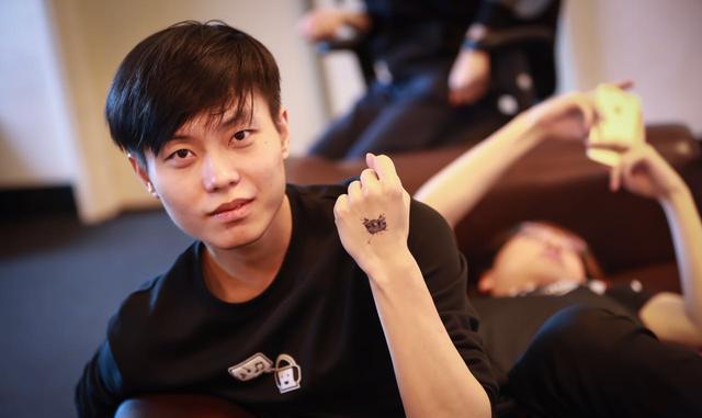 EDG发布转会公告, Korol童扬转会到皇族RNG