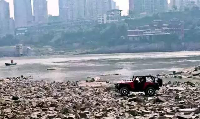 通过性设计太出色, BJ40、BJ80将对手秒成渣