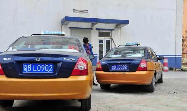 奥迪车牌被下套？竟是车主自己挖的坑！交警发现1副车牌套了2辆车