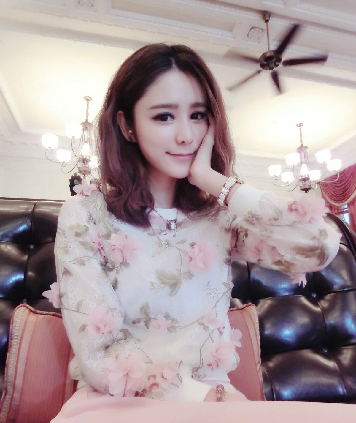 林峰被爆带小14岁嫩模女友见家长,堂妹:张馨月