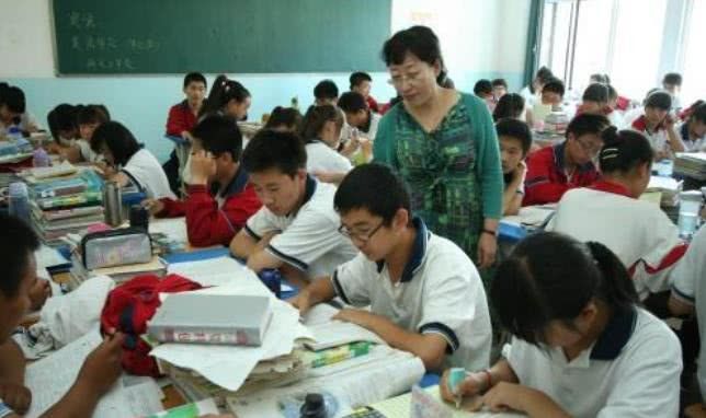 孩子初中毕业没考上高中,是不是让他直接打工