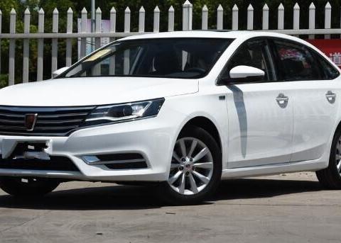 看了20遍卡罗拉最终提了它，比宝马奥迪漂亮，油耗2.9L，仅8万！