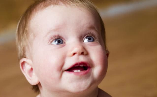 一岁之内的有这4个举动,是宝宝聪明的表现