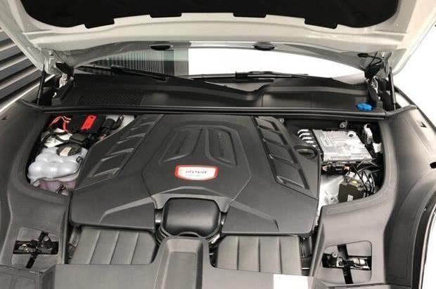首批全新保时捷卡宴Turbo到店实拍,造型霸气,价格是美国的两倍
