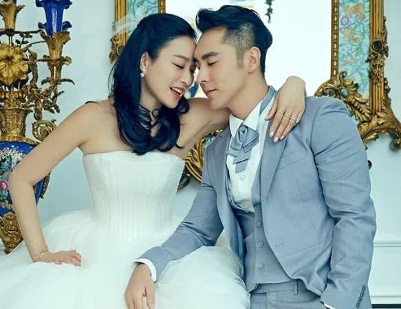 钟丽缇怀孕第四胎,网友:年近50还能受孕,这肚子