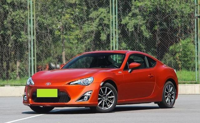 平民跑车丰田86驾驶乐趣无敌，秒杀奥迪宝马！