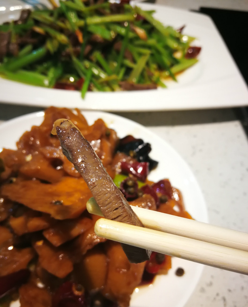 没机会吃龙肉一定要吃一顿驴肉6个菜一箱酒200元