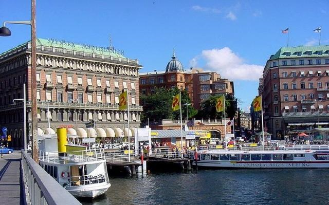 中国游客住瑞典酒店时!被扔到了坟场!得知原因