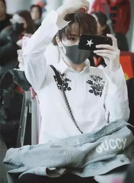 男明星的手机壳:蔡徐坤低调,陈立农卡哇伊,范丞