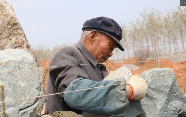 工地包工头着急了,现在建筑工地一天300也难招