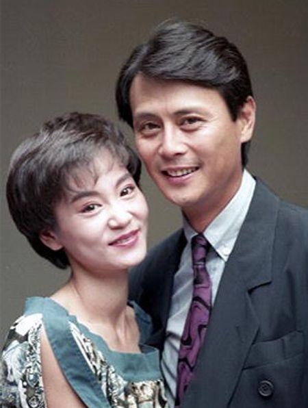 20年前的他抛妻弃子，如今落魄却登门乞求原谅，网友：他不配