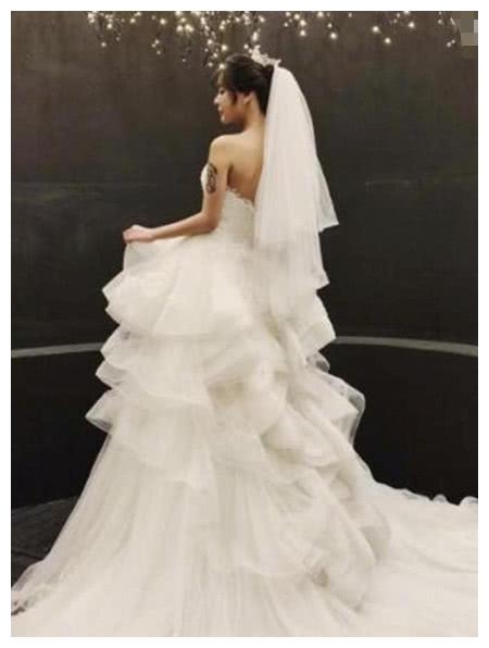 韩安冉素颜开直播,满脸都是整容的痕迹,网友:整