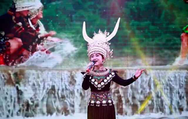 爱心公益形象大使苗族青年歌手阿蕾倩公益献