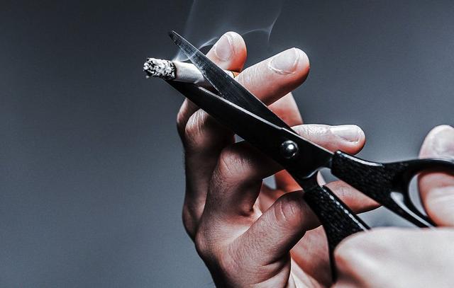 如果你实在不想戒烟,有3种食物你必须经常放在