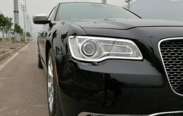 老爸要我提A6L，我却偷偷买了这辆没人认识的豪车，结果不让进