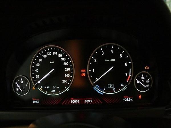 淡定不了!堵车挂空挡怠速1小时油耗高到离谱!