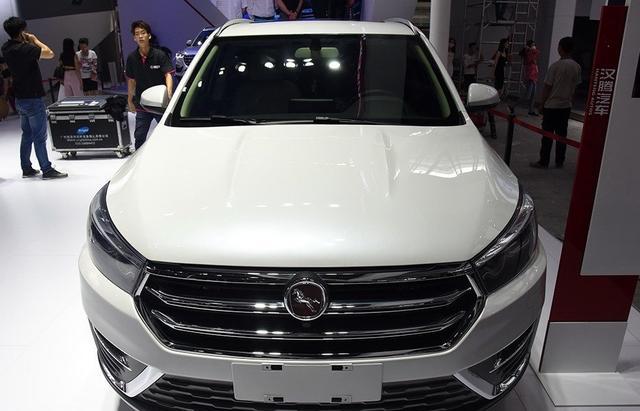 比博越更美的SUV已上路，顶配不足10万，看到发动机舱我立马