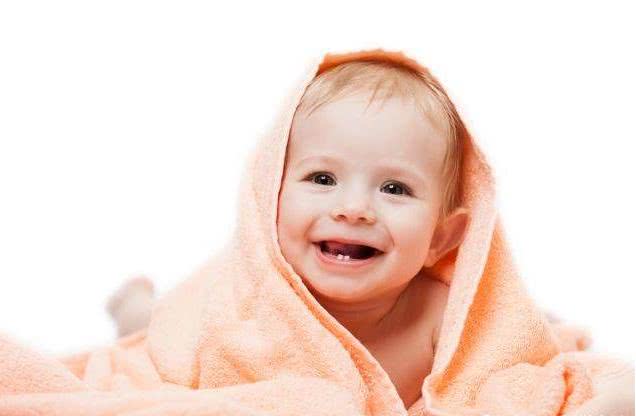 一岁之内的有这4个举动,是宝宝聪明的表现