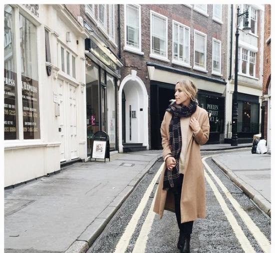 驼色系衣服搭配什么颜色的围巾最全的搭配小心