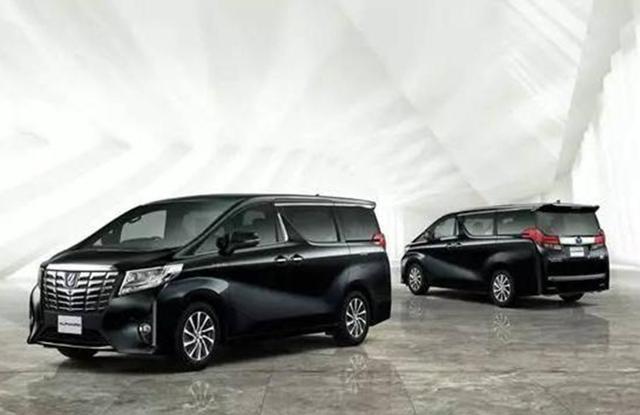 丰田这款车像面包车, 但加价30万, 仍旧一车难求!