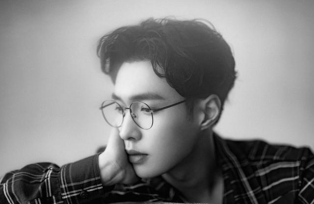 胡歌张一山等当红男星戴上眼镜,才发现斯文败