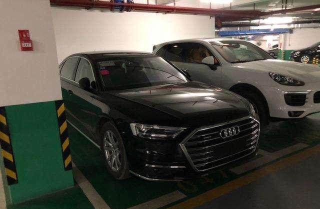 国内首台全新奥迪A8实拍, 颜值爆表内饰奢华, 实力超7系追S级