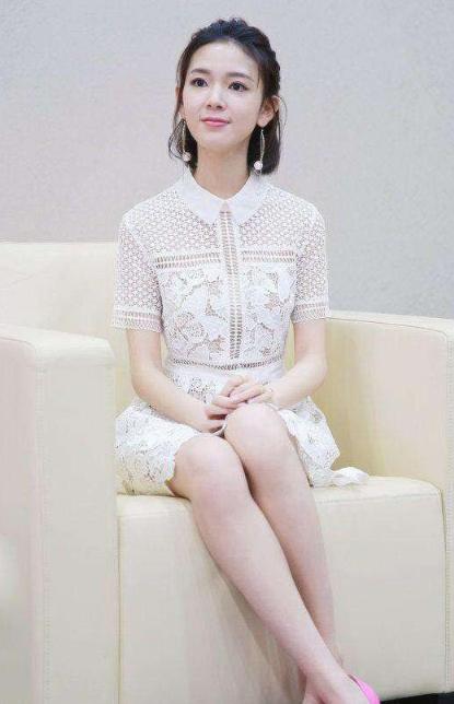 陈瑶太拼了,脚踩两根针现身活动,转身的瞬间