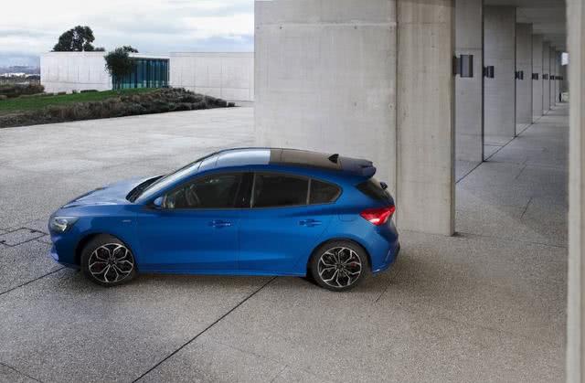 2019全新换代福克斯外观棱角分明更犀利!这些