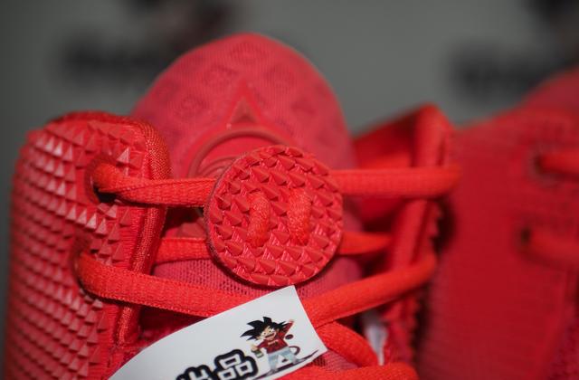 王思聪战队IG夺得LOL S8冠军,成员上脚的鞋子