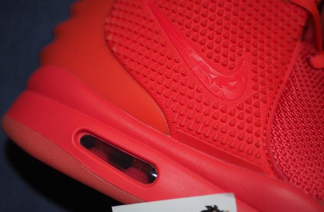 王思聪战队IG夺得LOL S8冠军,成员上脚的鞋子