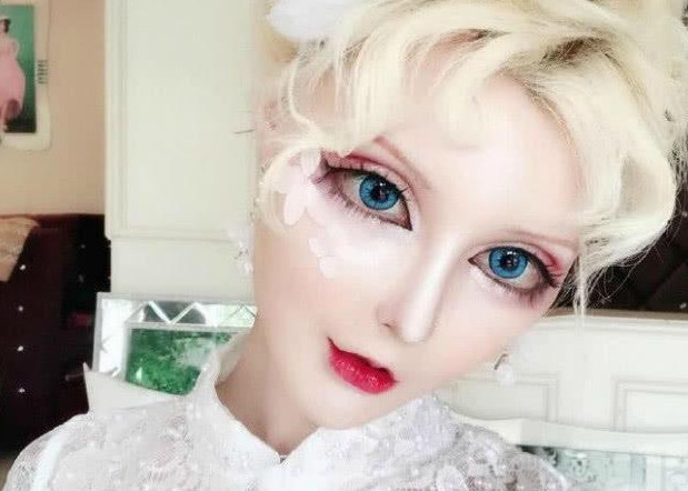 网红迪丽拉素颜照曝光，网友们大失所望，还不如去看嘟嘟姐!