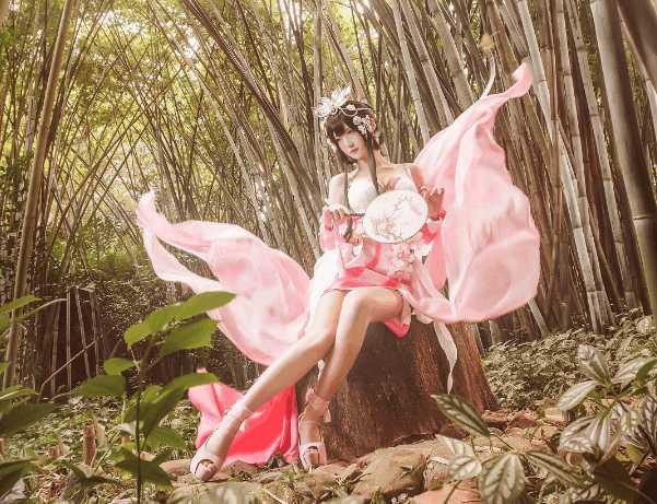 王者cosplay最美,cosplay的角色大全介绍 王者荣耀最美甄姬 cos, 网友:真的好腿!
