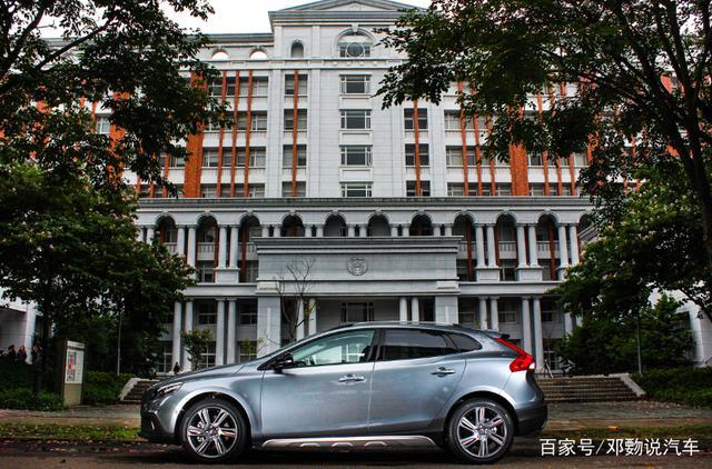V40车系:搭载沃尔沃变速箱,兼具性能与节能的进化
