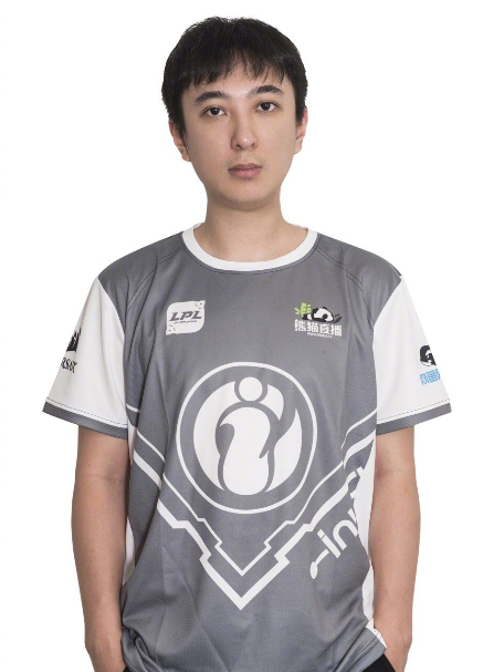 IG王思聪最新海报出炉,明日对决VG,网友:真正