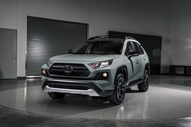 全新丰田RAV4“二皮脸”，混动+8AT，将成新一代加价王！