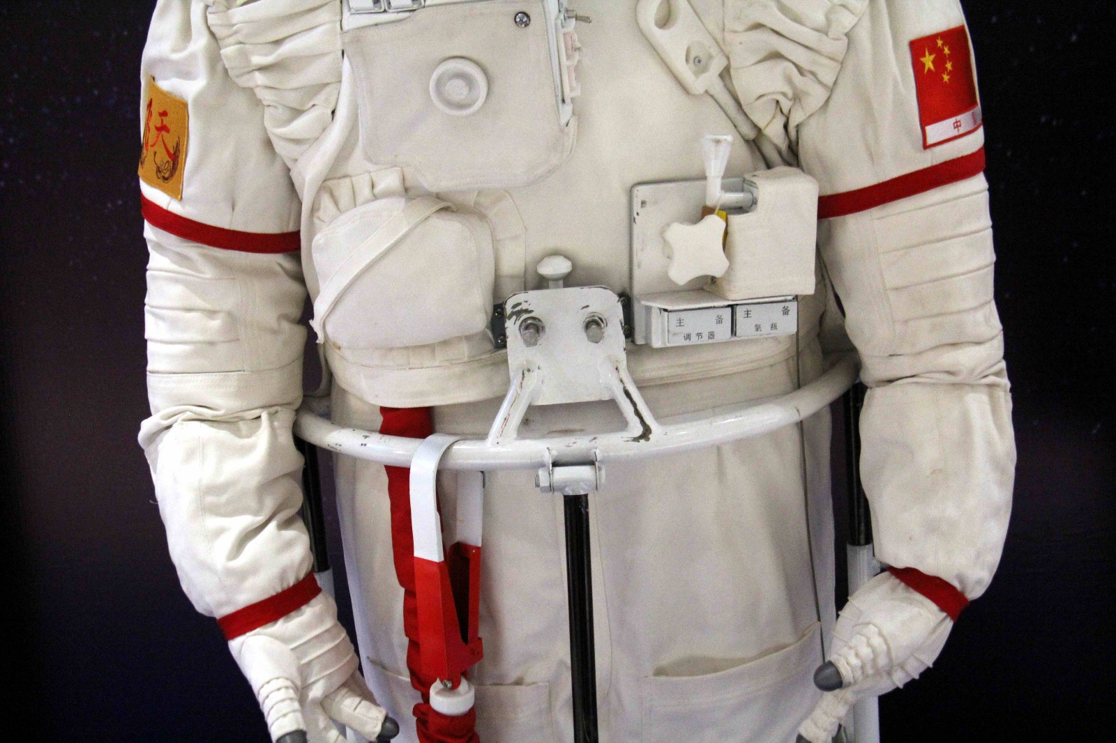 有谁了解太空探索技术公司（SpaceX）的宇航服? - 知乎