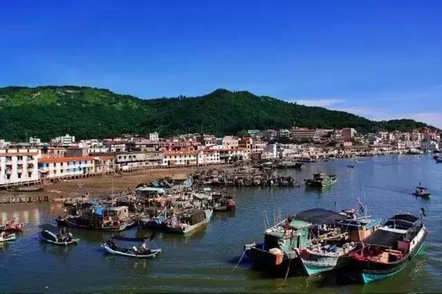 惠州私藏海滩3.5小时达，揽两湾三海绝美奇景，现捕海鲜吃到撑