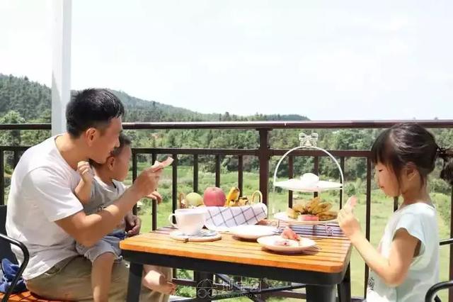 他放弃广州舒适生活回江西农村建房定居,每天