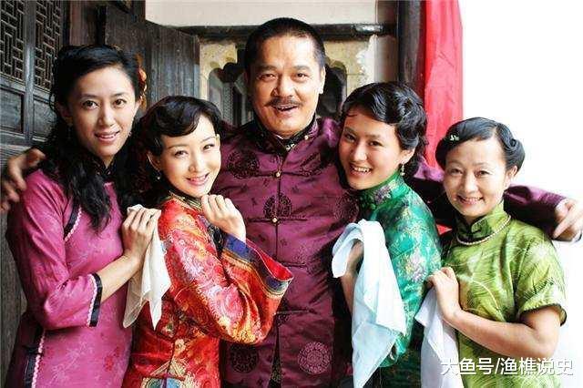 他90岁强娶17岁女学生, 生下一女儿, 朋友问: 是你亲生的吗?