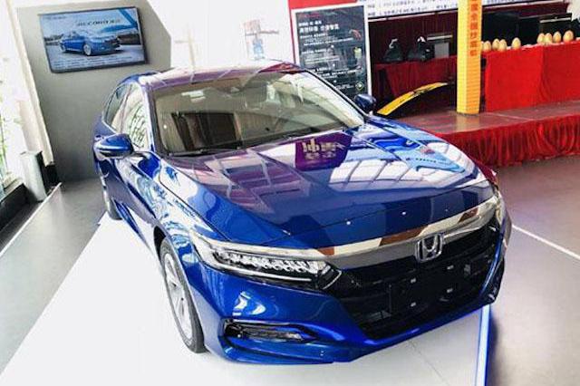 十代雅阁店内实拍，主打蓝色，17万多起售，不受机油门影响！