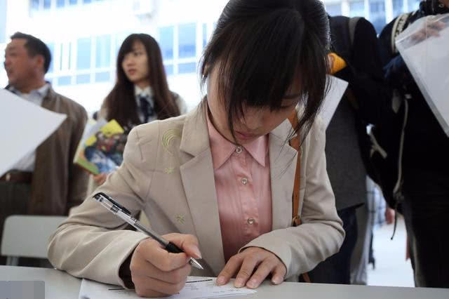 现在很多工厂只要18到35岁的年轻人,背后真相