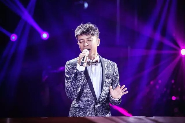 51岁李克勤胡子花白:唱过无数情歌,难敌岁月如歌