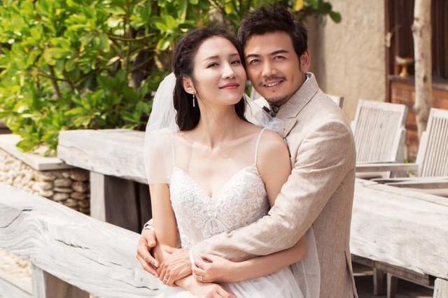 “小包总”杨烁晒唯美婚纱照，孕育一儿一女后将补办婚礼