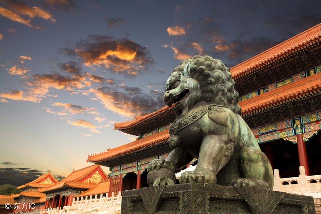 古代风俗中皇宫的狮子是镇宅护院的猛兽,不是皇宫家姓氏的人摸了,运气