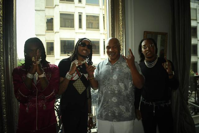 拳王泰森又胖了!泰森带着老婆和女儿去法国旅