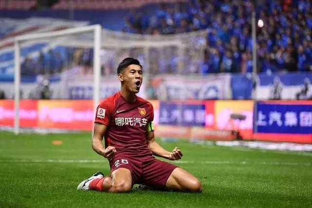 嘴仗大获全胜,国足球员把卡塔尔后卫骂的哑口