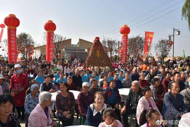 杨凌王上村百家千人宴 农民集体"咥面"欢庆丰收 这场面美滴很